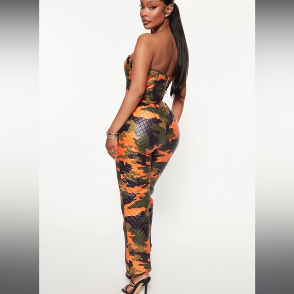 NWT Fashion Nova Camo 2 piece quilted bustier and pant hit of orange & shine  L - Picture 5 of 14